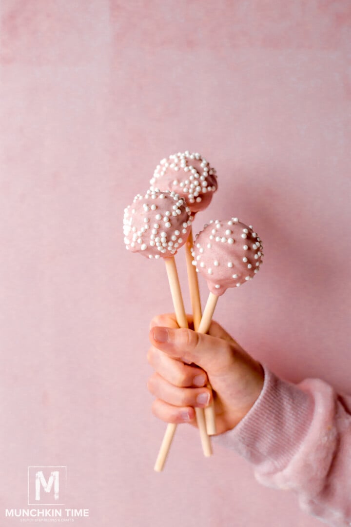 Easy Vanilla Cake Pops Recipe with Cake Pops Maker