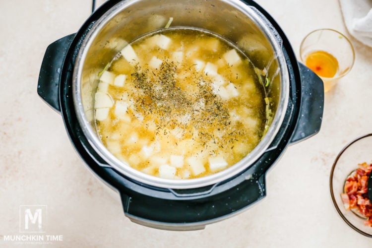 Quick Potato Leek Bacon Soup in Instant Pot (Video) - Munchkin Time