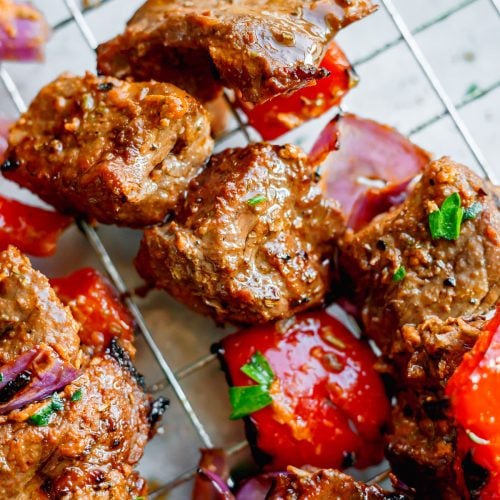 Mediterranean Beef Kabobs (Video) - Munchkin Time